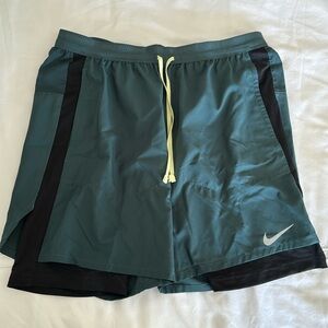 Men’s Size Medium Dark Green Nike Stride Dri Fit Running Shorts